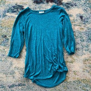 Women’s Turquoise, 3/4 sleeve, flowy top.
